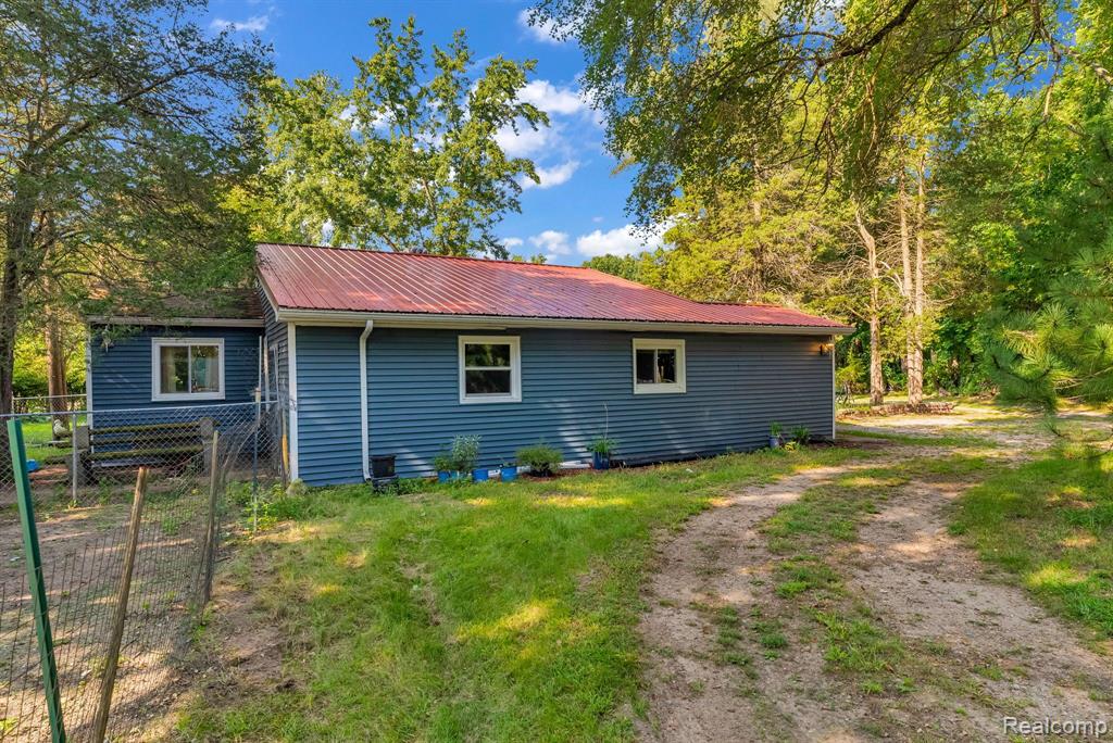 1120 HUBBLE Drive, Holly, MI 48442 — Photo 25
