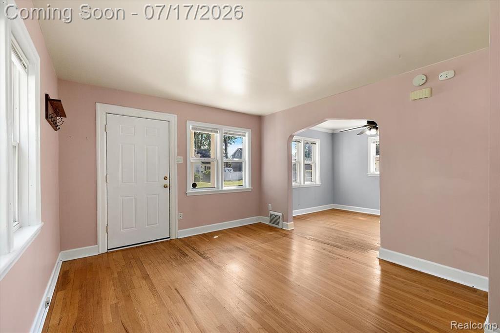 676 W Coy Avenue, Hazel Park, MI 48030 — Photo 5
