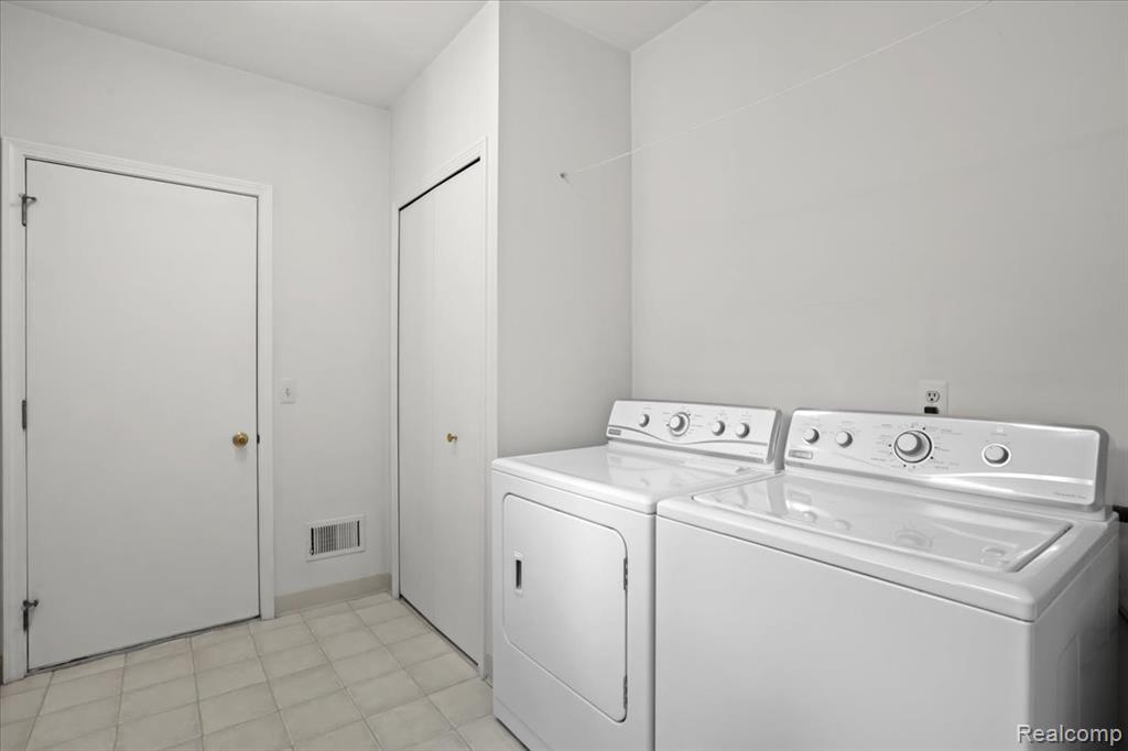 24066 Bingham Pointe Drive, 11, Bingham Farms, MI 48025 — Photo 13