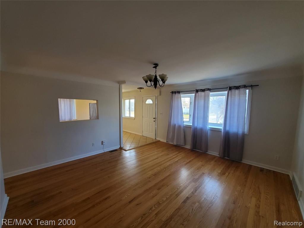 5637 MERRICK Street, Dearborn Heights, MI 48125 — Photo 5