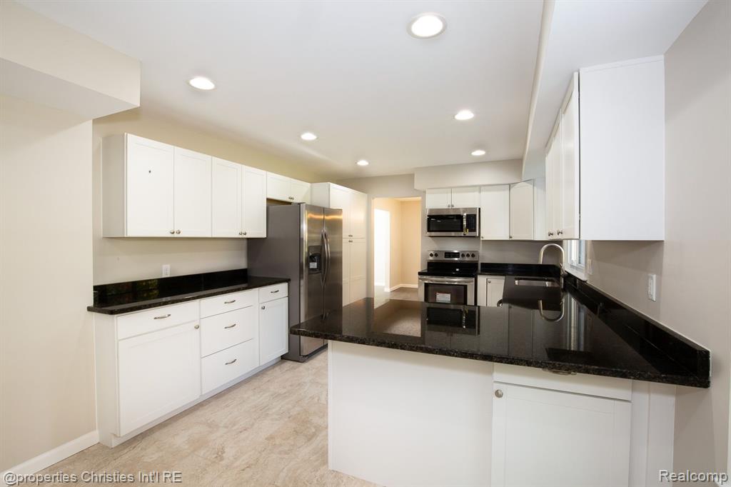 5582 NORTHCOTE, West Bloomfield, MI — Photo 67