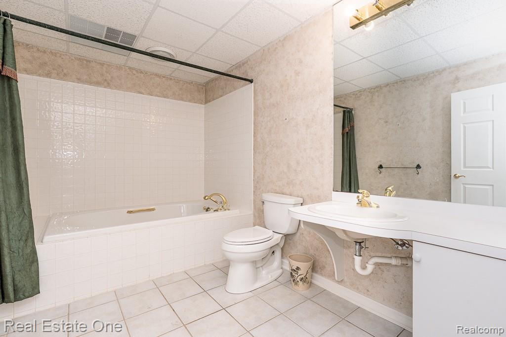 5181 Stonehenge Drive, Rochester, MI 48306 — Photo 45