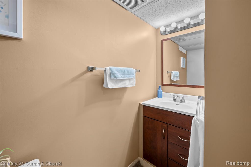 26331 Hass Street, Dearborn Heights, MI 48127 — Photo 29