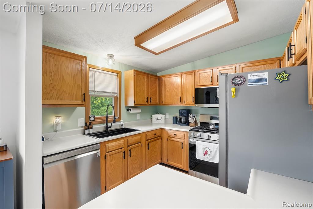 5891 Campbell Corners Drive, Howell, MI 48855 — Photo 10