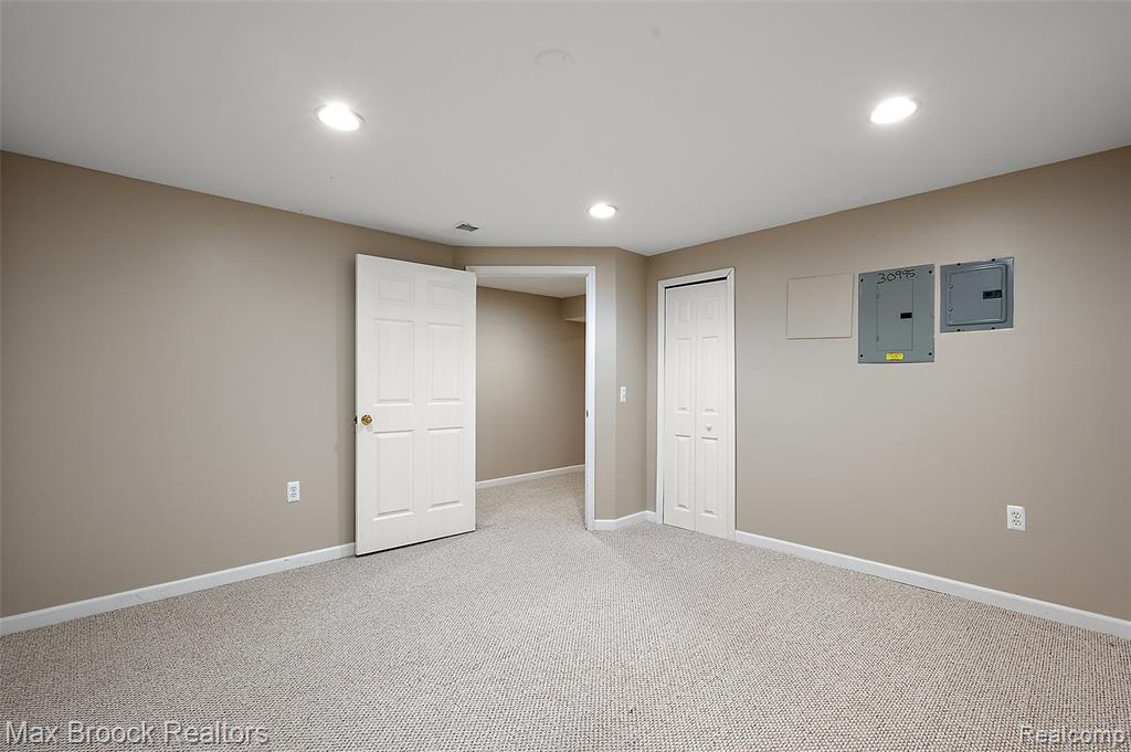 30995 Blueridge Drive, Novi, MI 48377 — Photo 29