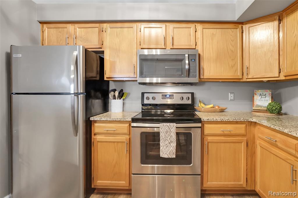 61101 Greenwood Drive, South Lyon, MI 48178 — Photo 13