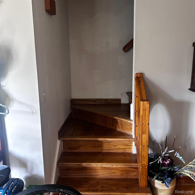 8514 HAMPSHIRE Drive, Sterling Heights, MI 48313 — Photo 23