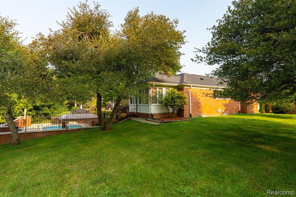 1853 W Bend Drive, Bloomfield, MI 48302 — Photo 57