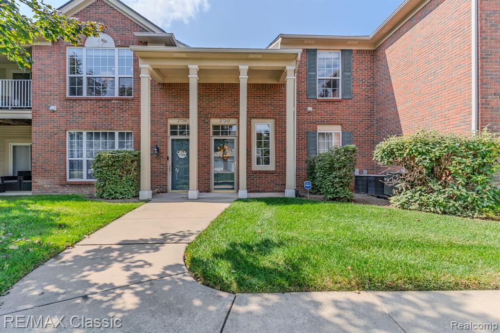 27202 Chesapeake Circle, Commerce Twp, MI 48390 — front exterior