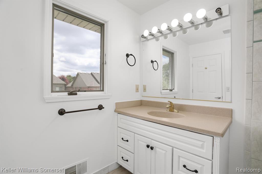 51488 BLUE SPRUCE Drive, Macomb, MI 48042 — Photo 27