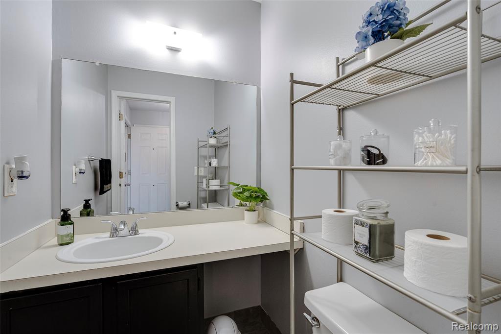 7783 Princeton Court, 56, Westland, MI — Photo 9