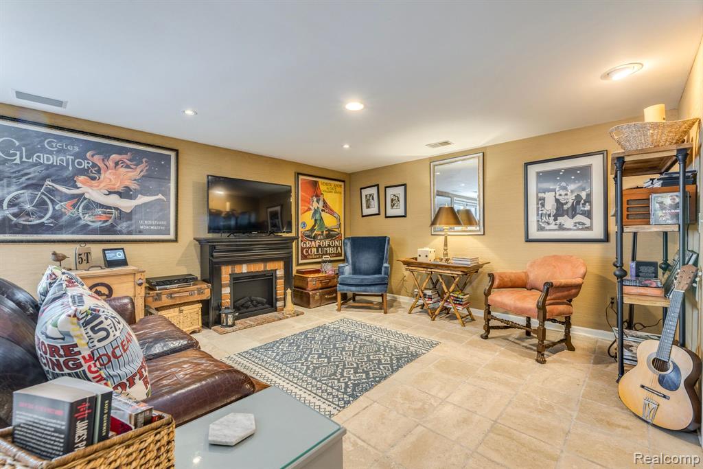 833 N Pointe, Port Huron, MI 48060 — Photo 25