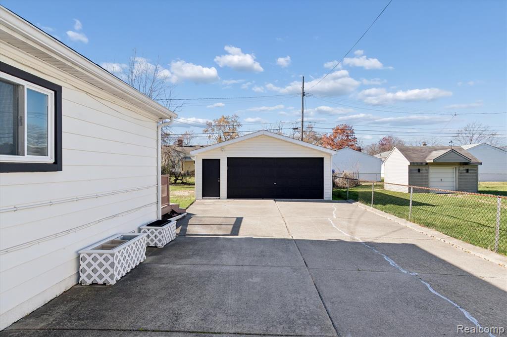 25898 Fairgrove Street, Woodhaven, MI 48183 — Photo 38