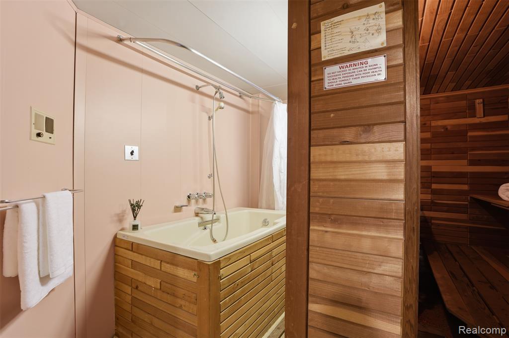 93 Oakdale Boulevard, Pleasant Ridge, MI — Photo 30