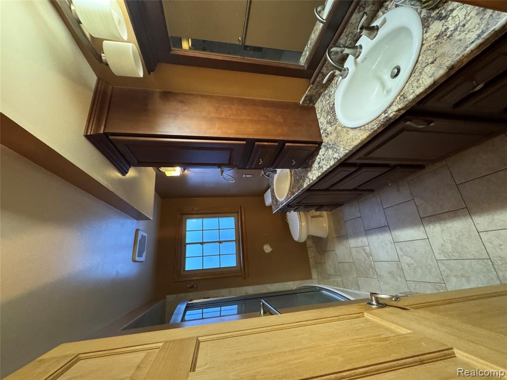 4411 Bloomfield Drive, Sterling Heights, MI 48310 — Photo 14