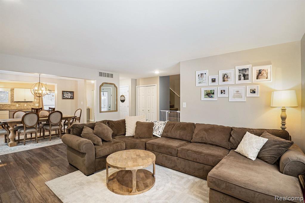 9447 APPLE Court, Fenton, MI 48430 — Photo 3