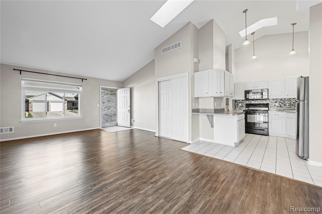 23351 Stiles Court, Brownstown, MI 48183 — Photo 6