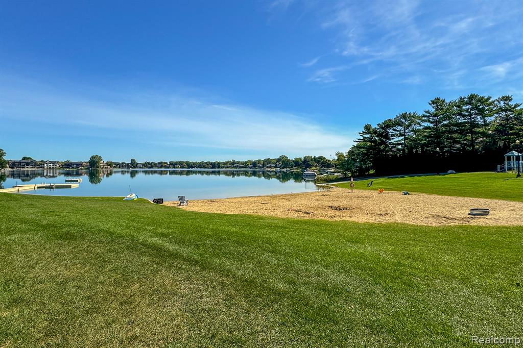 422 THORNEHILL Trail, Oxford, MI 48371 — Photo 42