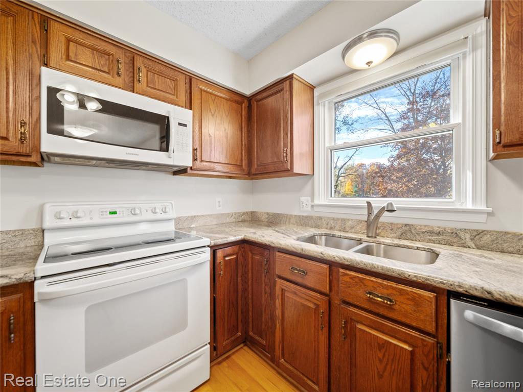 4798 Kenicott Trail, Brighton, MI 48114 — Photo 11