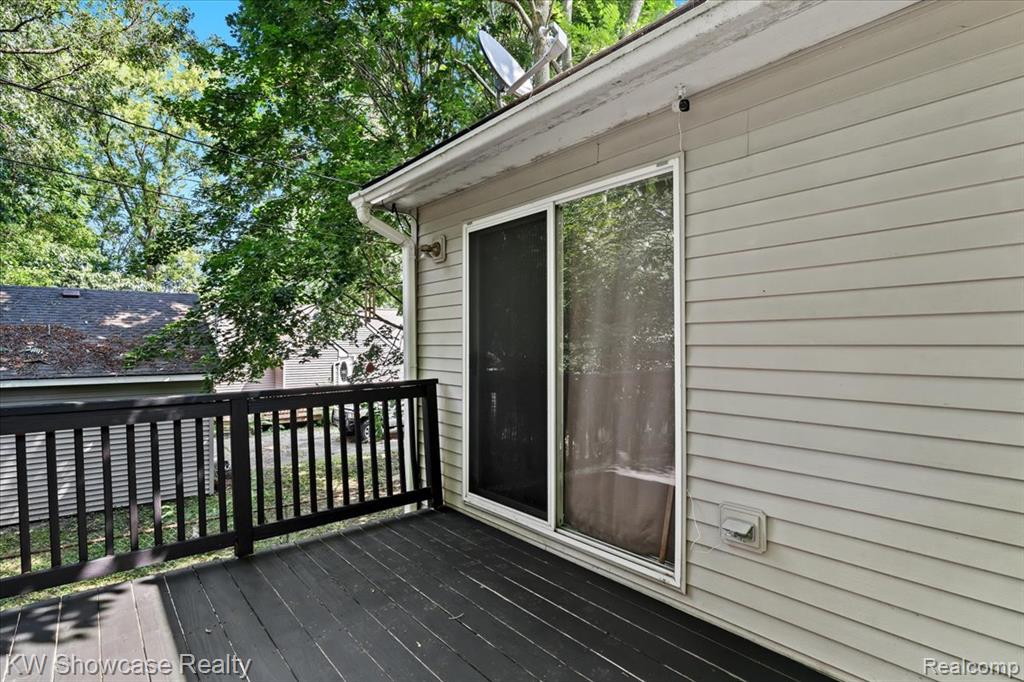 4665 Lakeborn Drive, White Lake, MI 48383 — Photo 28