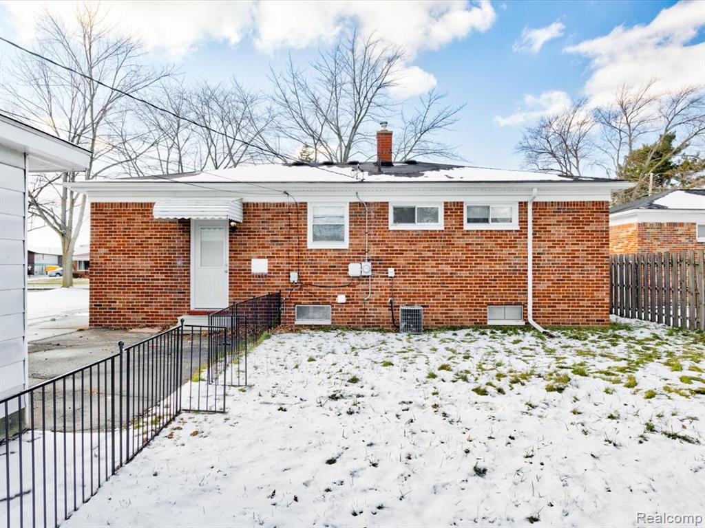 917 CAROLINA, Marysville, MI 48040 — Photo 24
