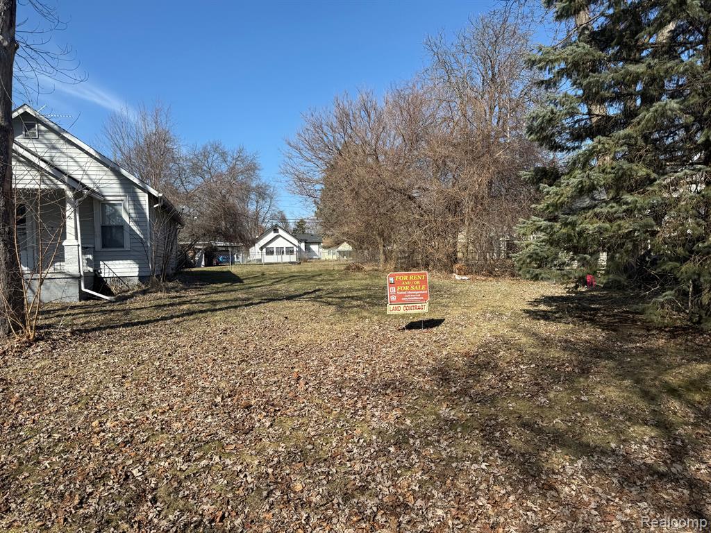 679 E BEVERLY Avenue, Pontiac, MI 48340 — Photo 2