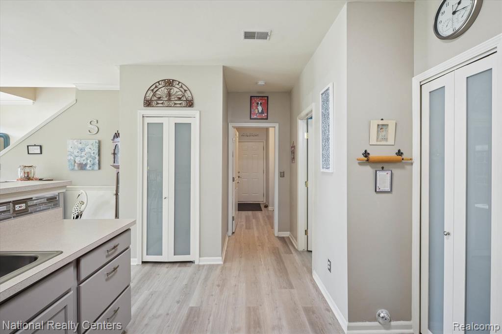 4067 Kirkway Court, 110, Howell, MI 48843 — Photo 11
