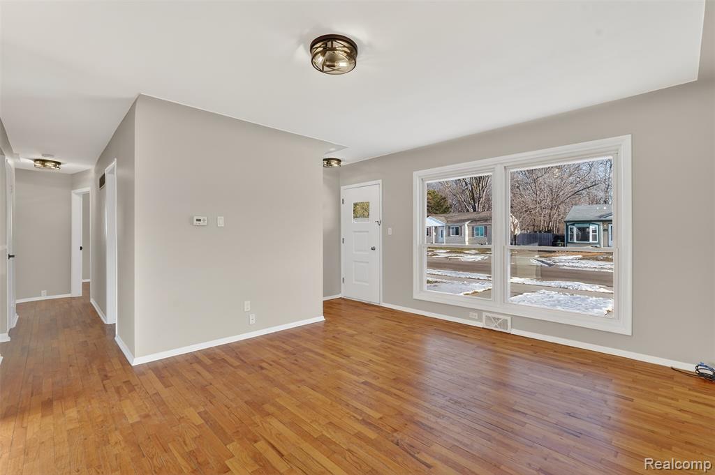 735 Elmwood Drive, Fenton, MI 48430 — Photo 6