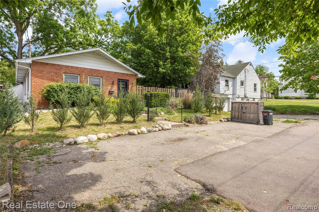 225 1st Street, Fenton, MI 48430 — Photo 3