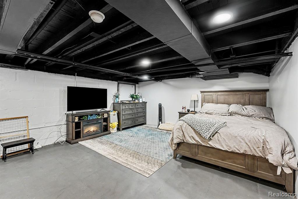 8215 Clinton River Road, Sterling Heights, MI 48314 — Photo 18