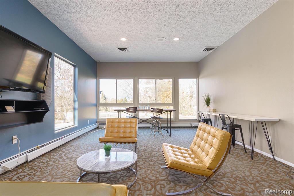 930 VILLAGE GREEN Lane, Waterford, MI 48328 — Photo 17