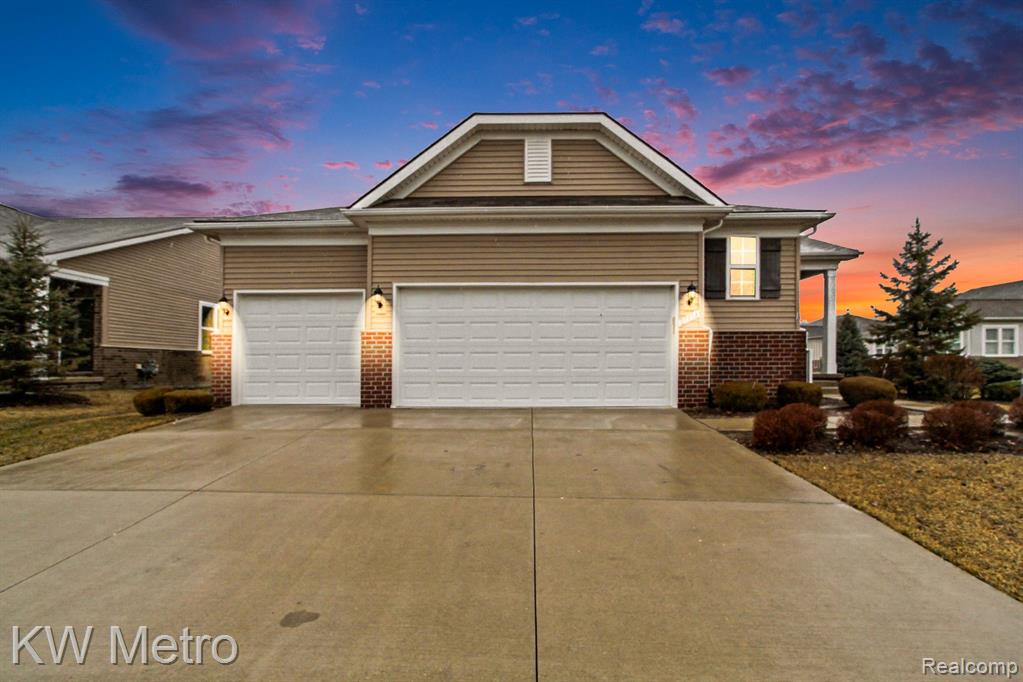 27134 Manistee Lane, Flat Rock, MI 48134 — front exterior
