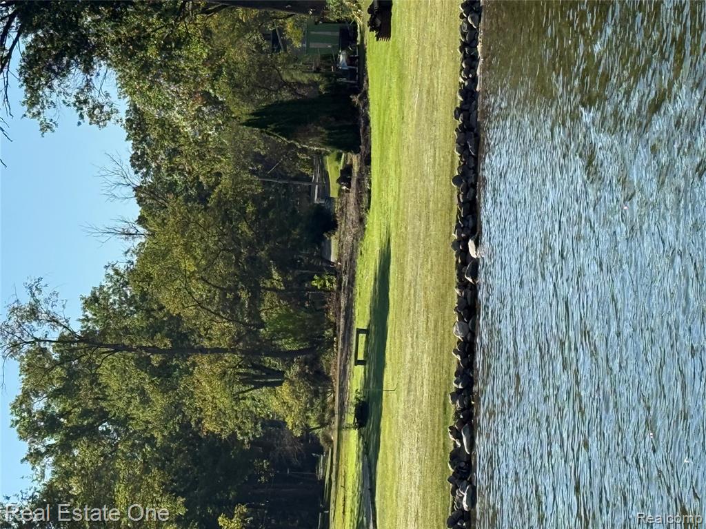 2910 Loon Drive, Wixom, MI — Photo 14