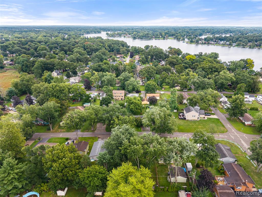2235 Mentone Street, Wolverine Lake, MI 48390 — Photo 23