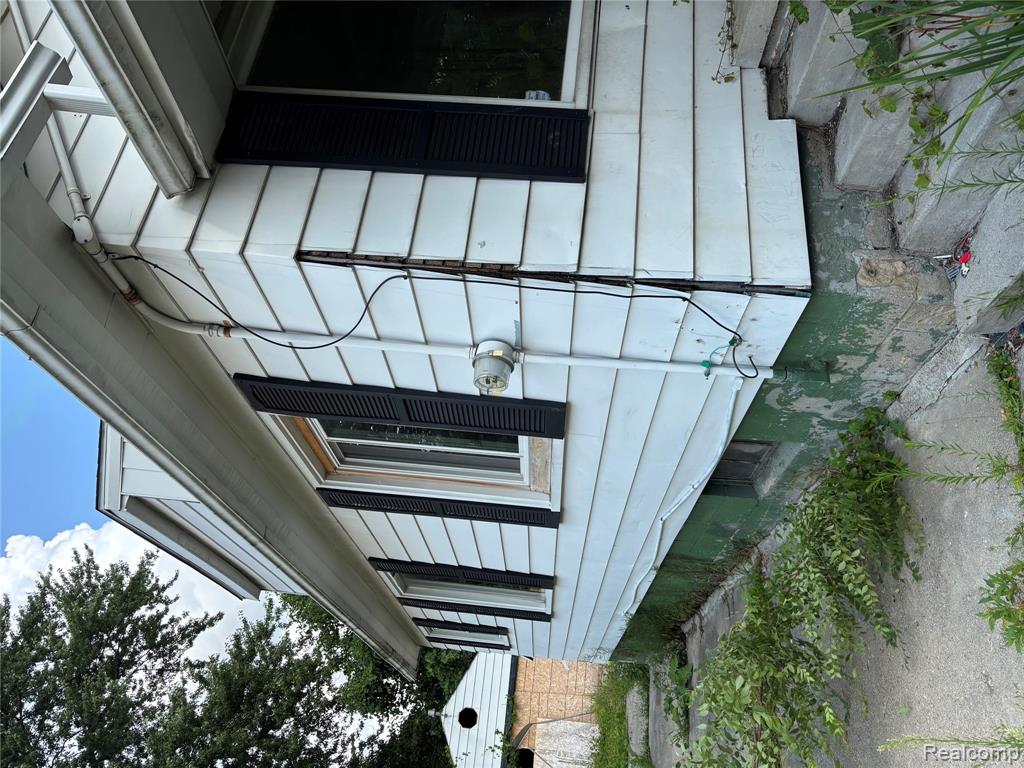 908 Barrie Avenue, Flint, MI 48507 — Photo 2