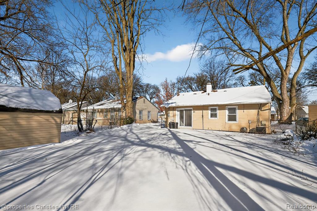 10111 Troy Street, Oak Park, MI, 48237