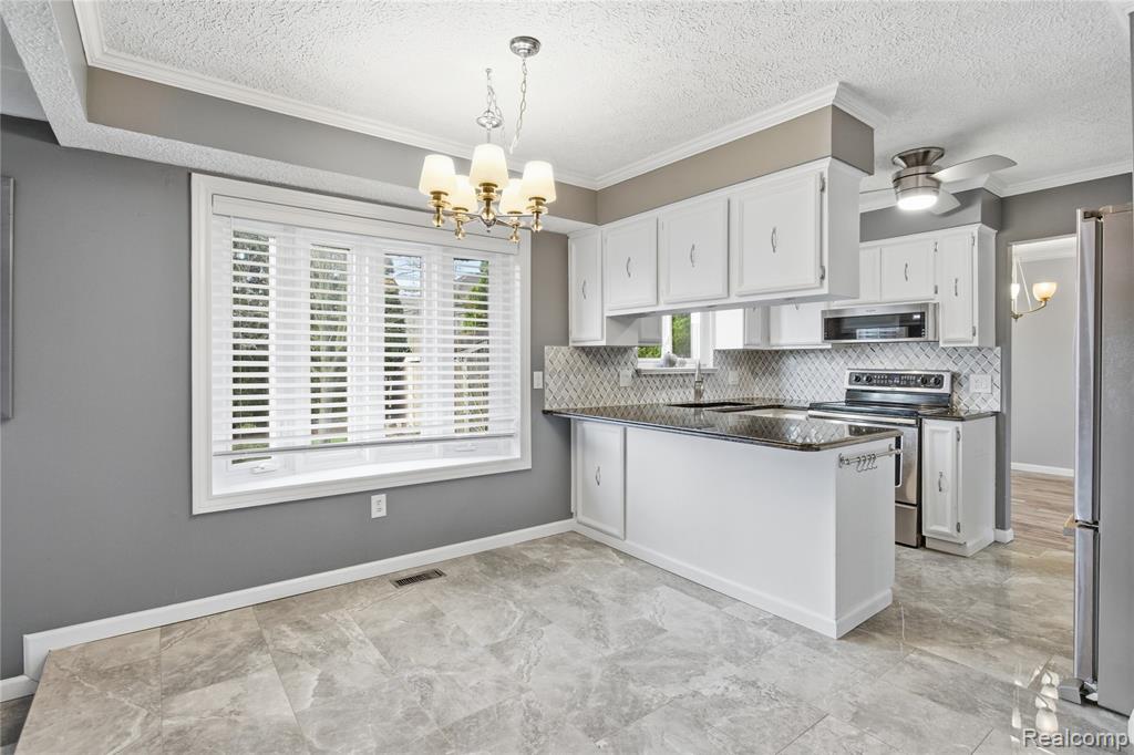 16213 Haverhill Drive, Macomb, MI 48044 — Photo 21