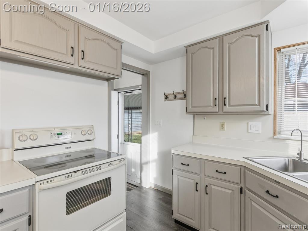 9687 Seavitt Drive, Allen Park, MI 48101 — Photo 12