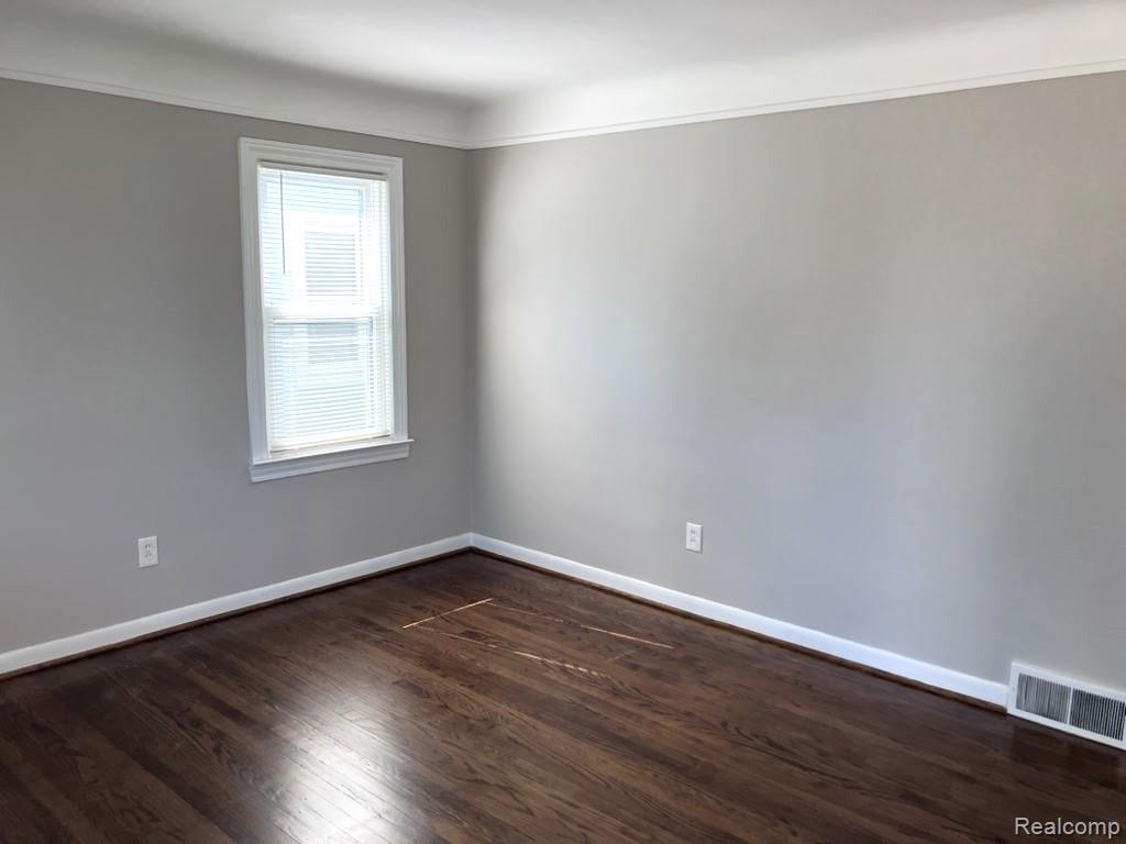 959 E SHEVLIN Avenue, Hazel Park, MI 48030 — Photo 6