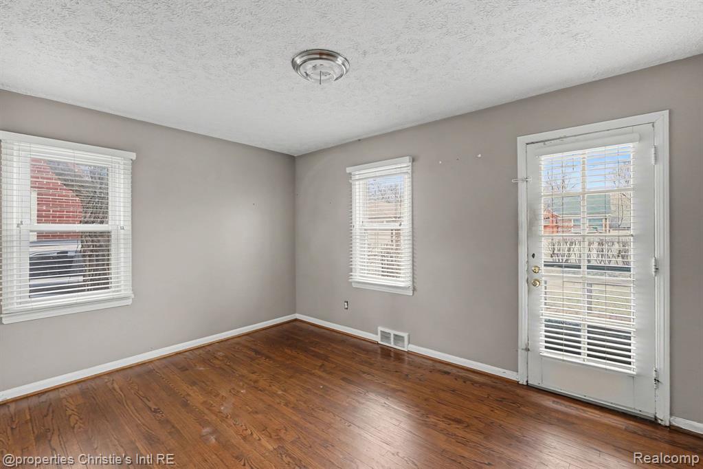 13146 Hart Avenue, Huntington Woods, MI — Photo 7
