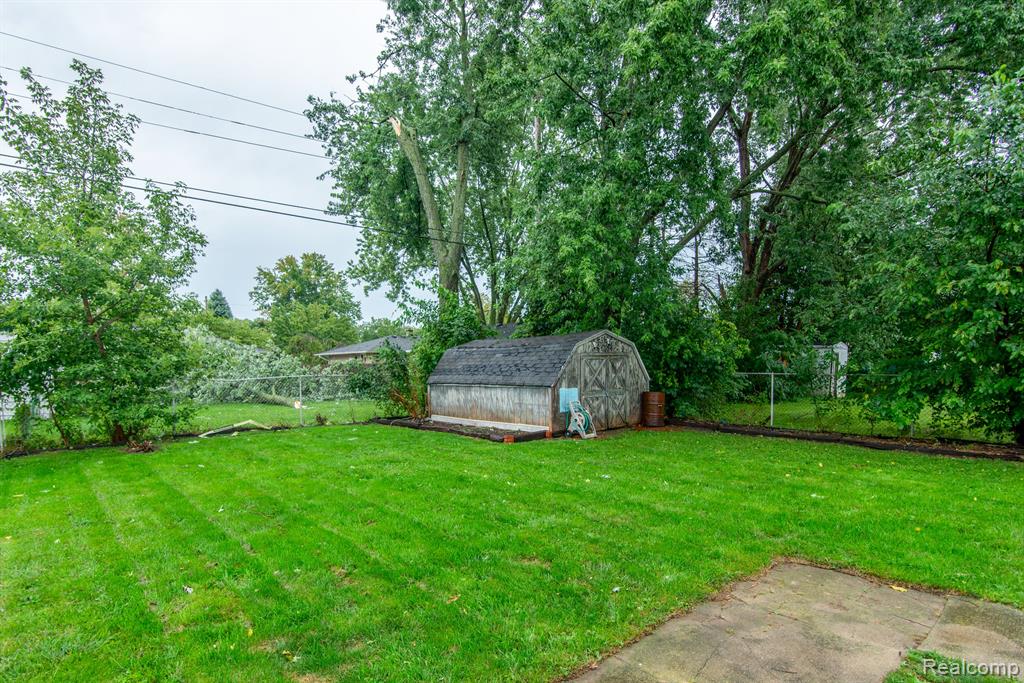5255 OAKVIEW Drive, Swartz Creek, MI 48473 — Photo 4