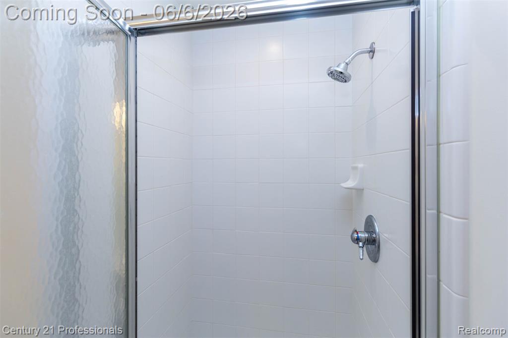 29401 Windmill Court, Farmington, MI 48334 — Photo 32