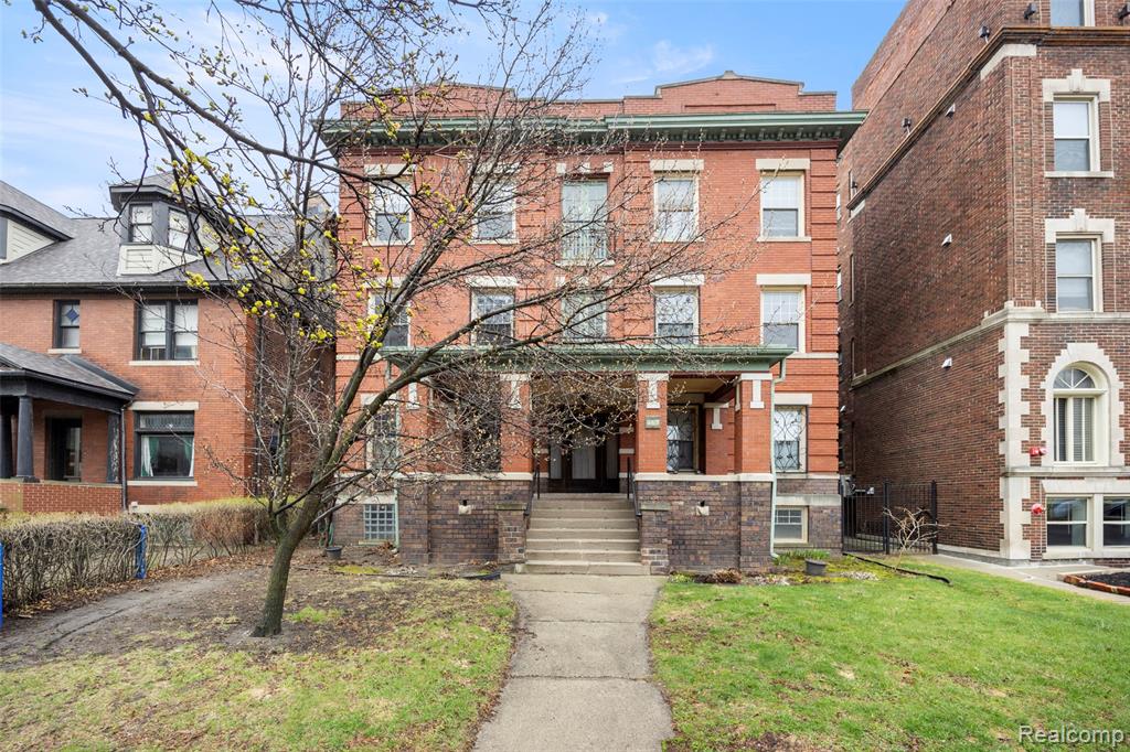 469 W Willis Street, Detroit, MI 48201 — front exterior