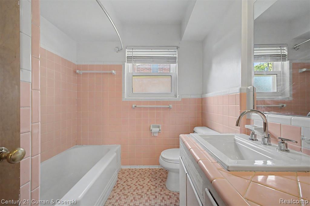 8212 GLENGARY Street, Dearborn Heights, MI 48127 — Photo 28