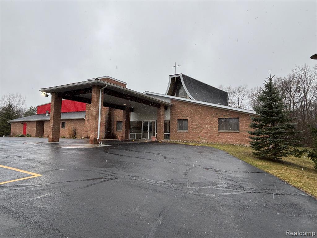 961 E MAPLE Street, Holly, MI 48442