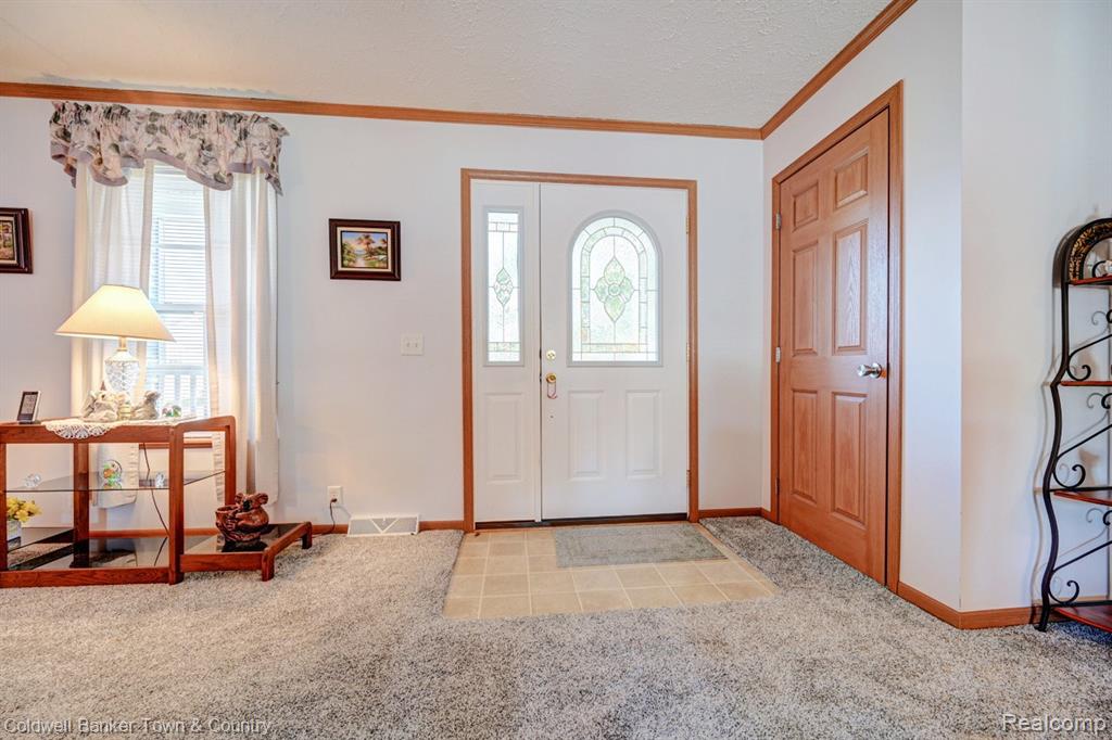 11108 Wood Run Circle, South Lyon, MI 48178 — Photo 4