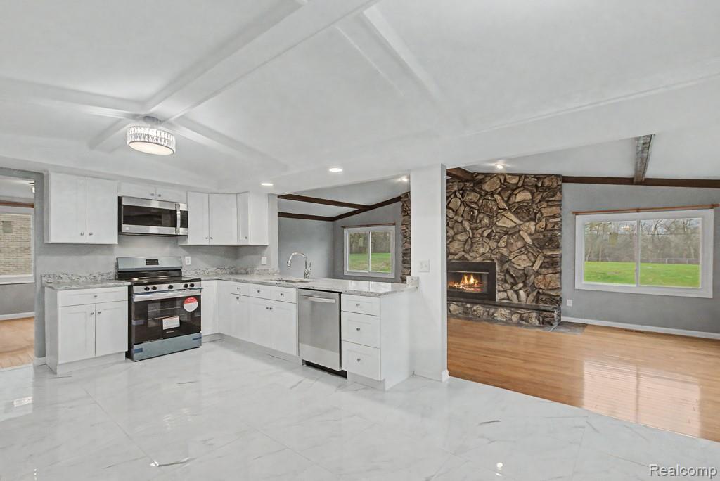 5394 Pond Bluff Drive, West Bloomfield, MI 48323 — Photo 8