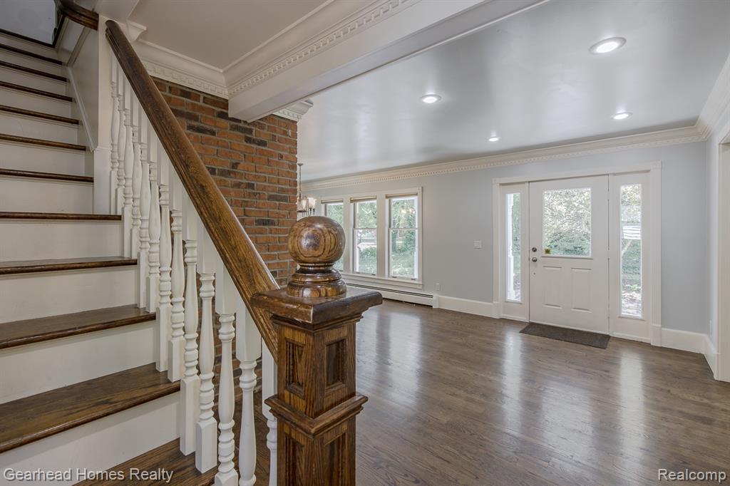 6296 Elizabeth Lake Road, Waterford, MI 48327 — Photo 21