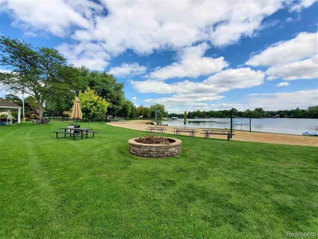 2280 Geyer Court, Lake Orion, MI — Photo 32