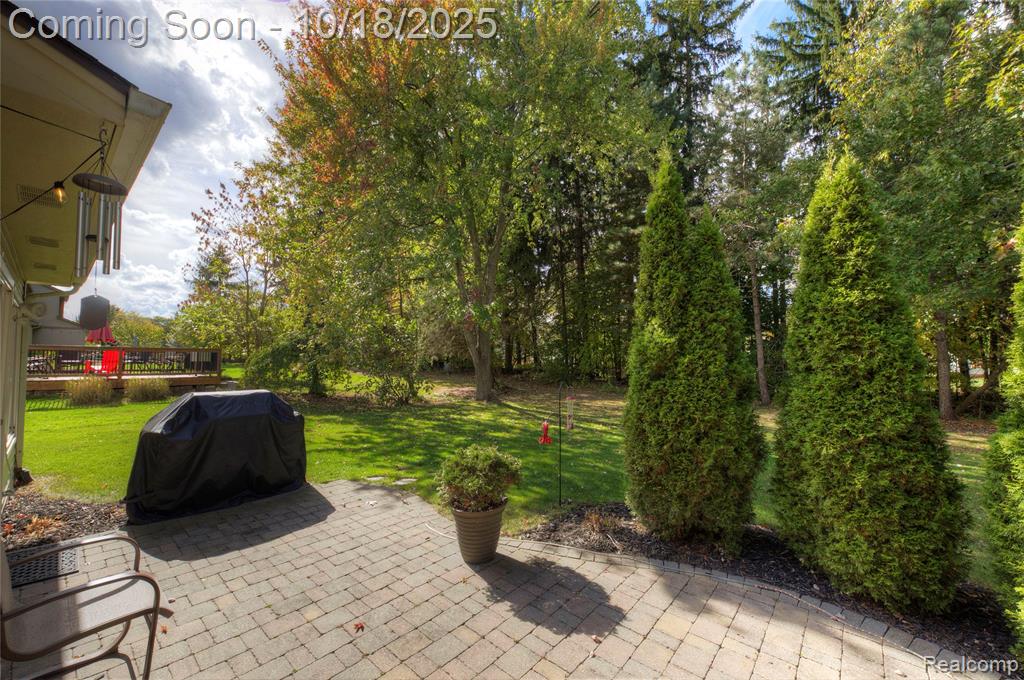 975 S Parkwood Drive, South Lyon, MI 48178 — Photo 15